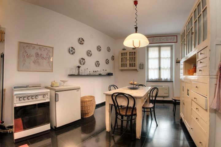 Mansarda A Finalborgo - Fascino E Tradizione Apartamento Finale Ligure Exterior foto
